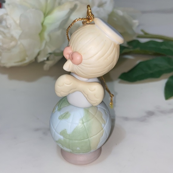 Precious Moments 1999 Peace On Earth Ornament 679259 - Picture 10 of 16